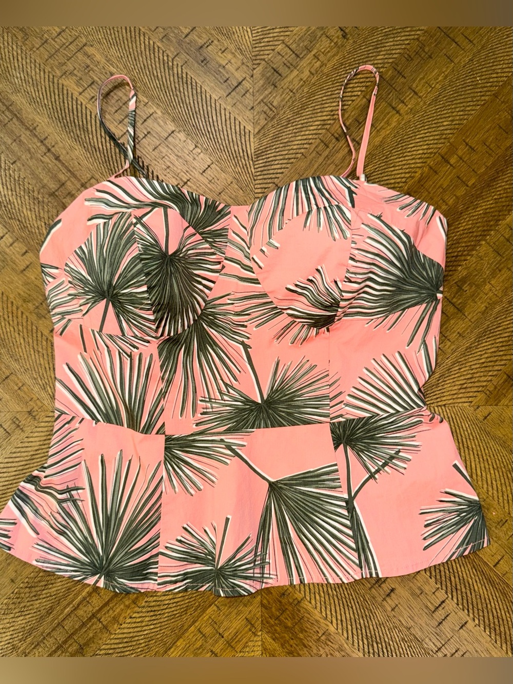 🍑 Peachy-Pink, Palm-Print, Smocked Peplum Top w/Sweetheart Neckline - size Large